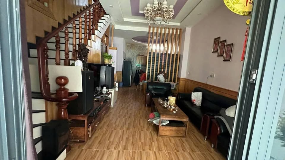 Bán Căn Nhà Sổ Riêng công chứng sang tên Lữ Gia, P9 giá 3tỷ7 - Ảnh chính